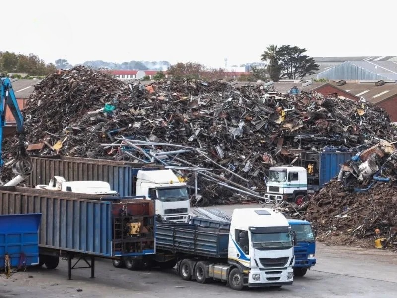 xe chuyên chở phế liệu inox của Phế Liệu Hoàng Long